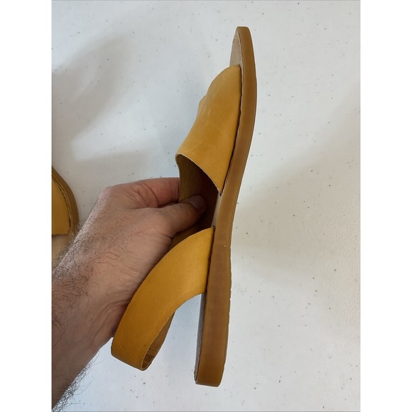 Born Inlet Women's Size 8M Brown Leather Cushioned Pull-on Peep Toe Flat Sandals - Picture 10 of 14